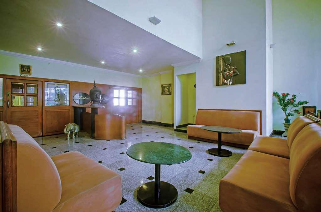 Quality Inn Regency, Nashik Interior foto